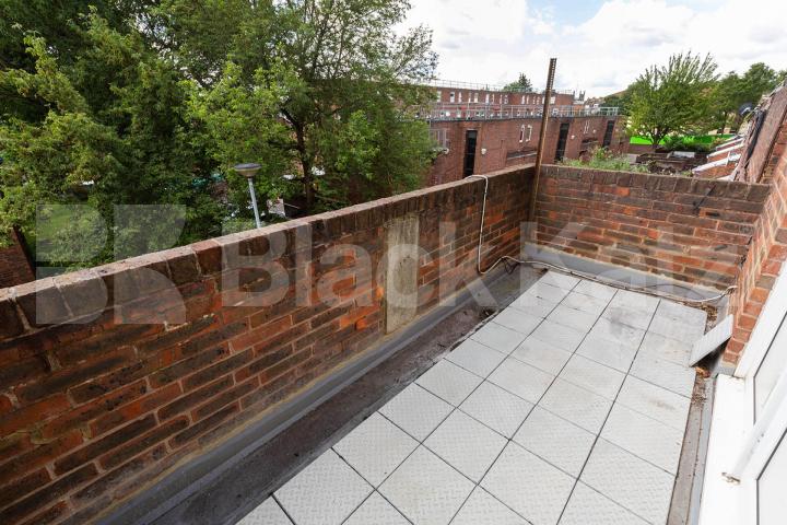 spacious split lever 3 bedroom with large balcony a short walk to underground Sanders Way, Archway